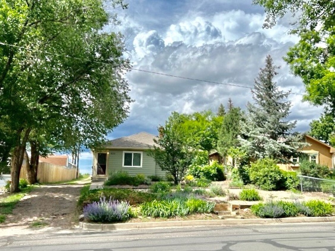 ADORABLE TWO BED IN HILLSIDE NEIGHBORHOOD! - ADORABLE TWO BED IN HILLSIDE NEIGHBORHOOD!
