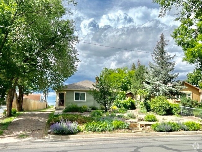 Building Photo - ADORABLE TWO BED IN HILLSIDE NEIGHBORHOOD! Rental