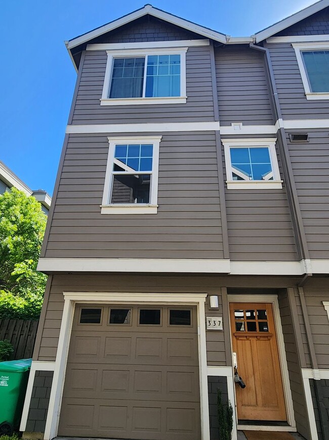 Photo - 337 NE Morris St