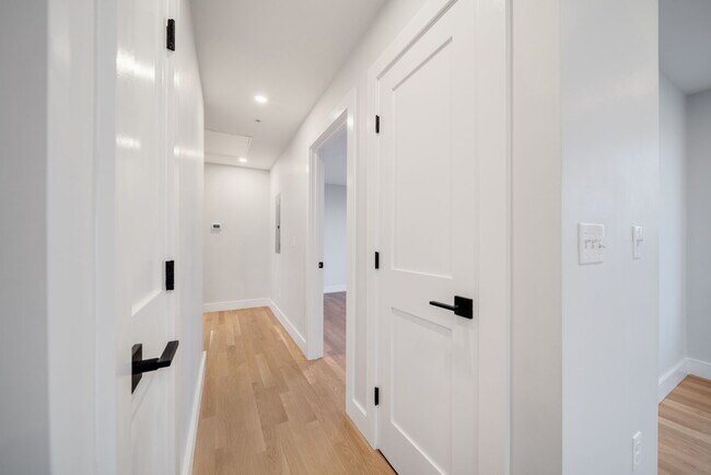 Photo - 9 Wenham St Unit 3