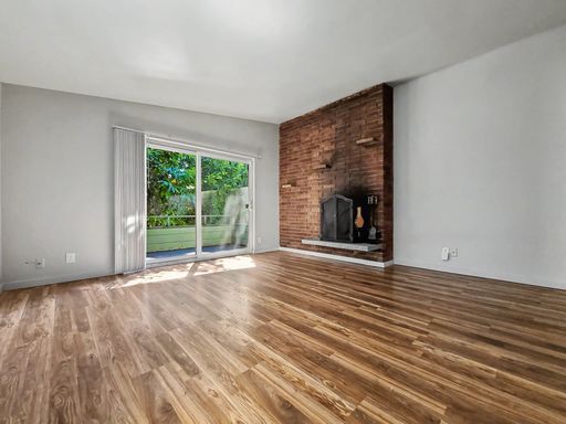 Photo - AVAILABLE NOW! Mid-century 2 Bedroom Apartment in Magnolia w/ Bonus Room and Private Balcony! Unidad 3