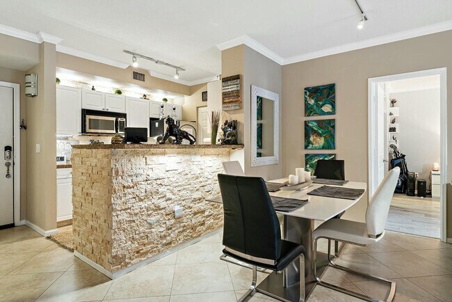 Photo - 580 S Sapodilla Ave Unit 206