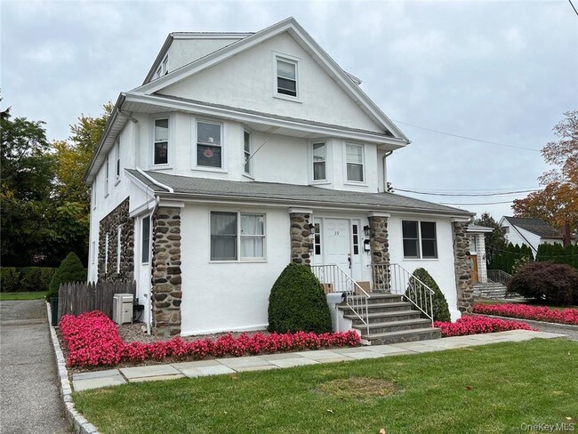 Building Photo - 39 Wilmot Rd Unit 1st Fl Rental
