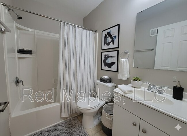 Photo - 321-325 Iron St