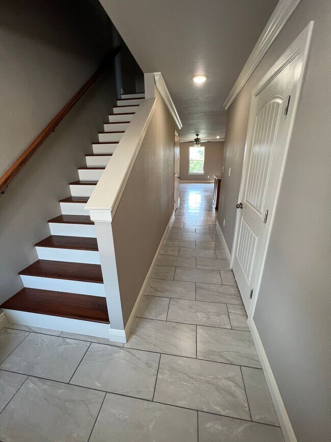 9004-9006 Sandra Way