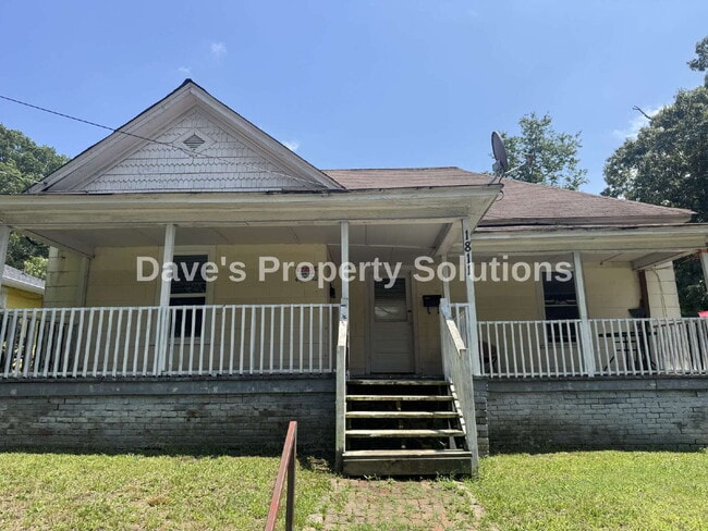 Photo - Spacious & Refreshed 1 Bed, 1 Bath Duplex | High Ceilings & Ample Parking! Unit A