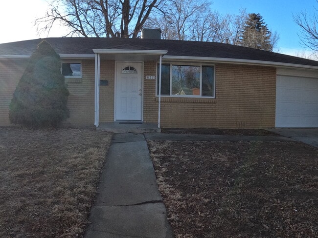 Building Photo - 1127 Frontier Dr