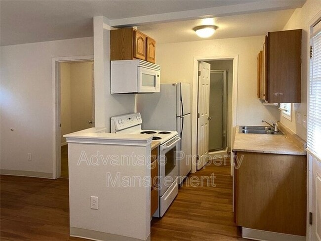 Photo - 301 N Main St