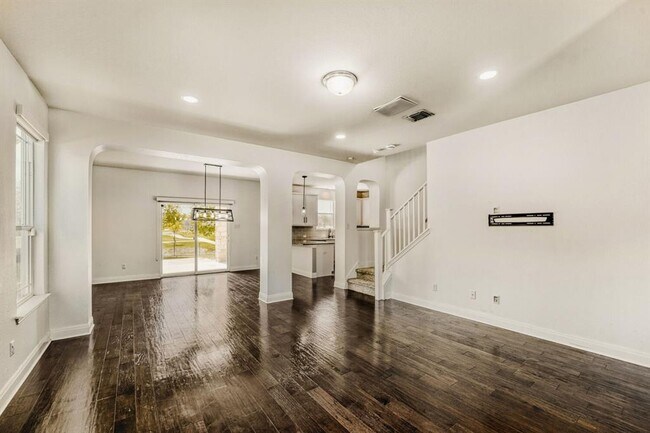 Photo - 194 Danish Dr