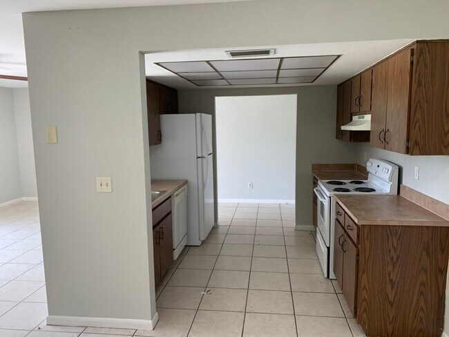 Photo - 4711 SE 4th Pl