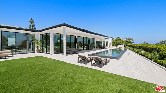 Photo - 365 Trousdale Pl