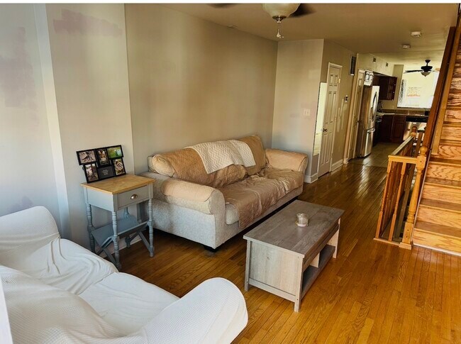 Living Room - 829 S Linwood Ave