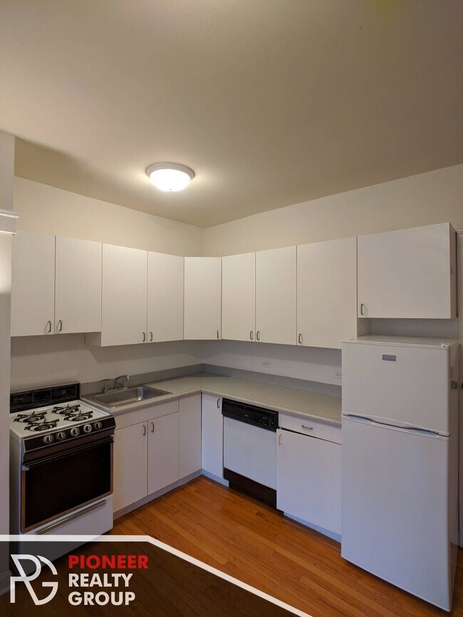 Photo - 812 W Waveland Ave Unit 24