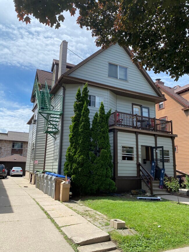 Photo - 2621 N Maryland Ave