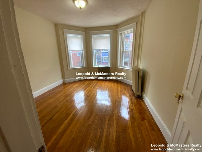 Photo - 33 Woodstock Ave Unit 60 woodstock ave 3