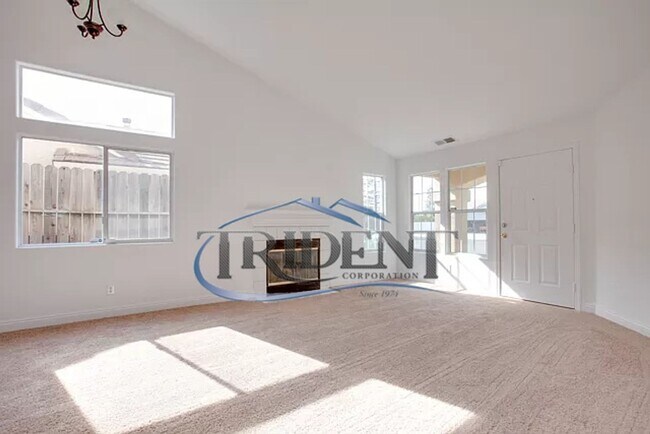 Photo - Beautiful home located in a culdesac