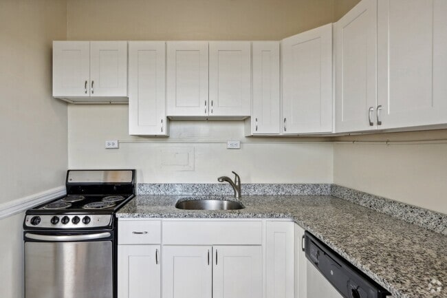 Building Photo - 1482 Beacon St Rental