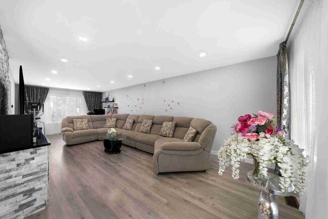 Photo - 264 N Southport Rd