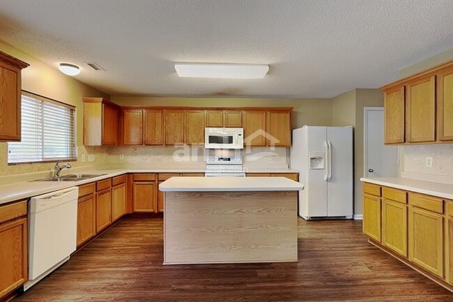 Photo - 338 Averasboro Dr