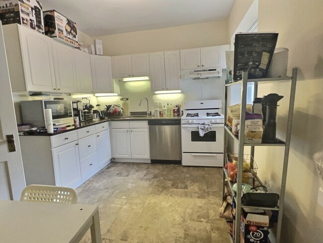 Building Photo - 7 Naples Rd Unit 5