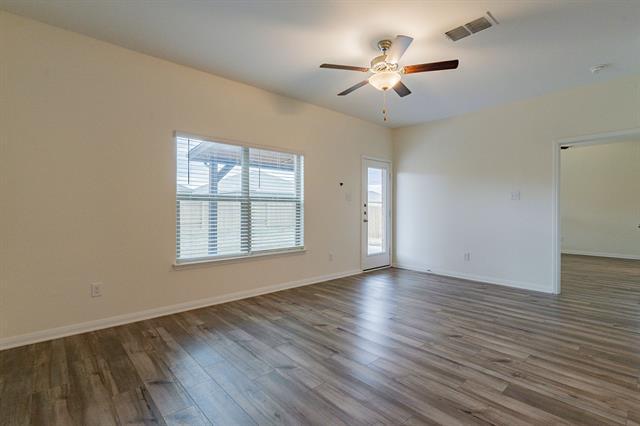 Photo - 212 Foster Ln