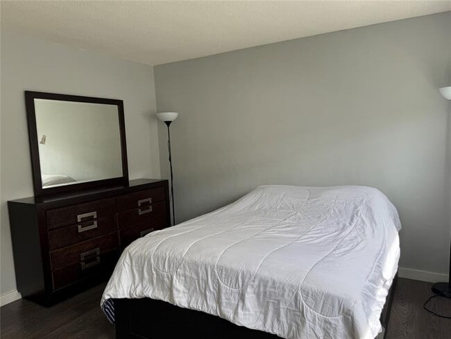 Photo - 1110 N Riverside Dr Unit 9