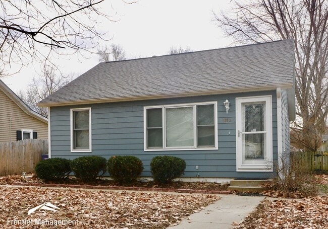 Building Photo - Beautiful Two Bedroom Home