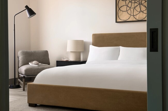 Photo - 161 Laurier Av W