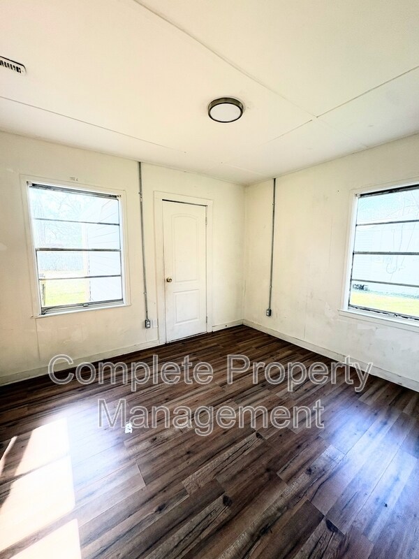 Photo - 1933 St Charles Ct SW