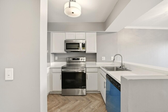 Photo - 1401 17th St NW