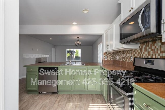 Photo - 1449 32nd Pl NE