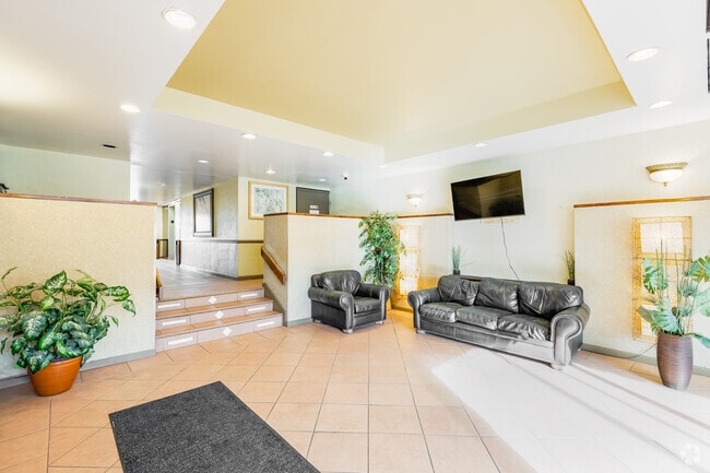 Photo - The Racquet Club Apartments