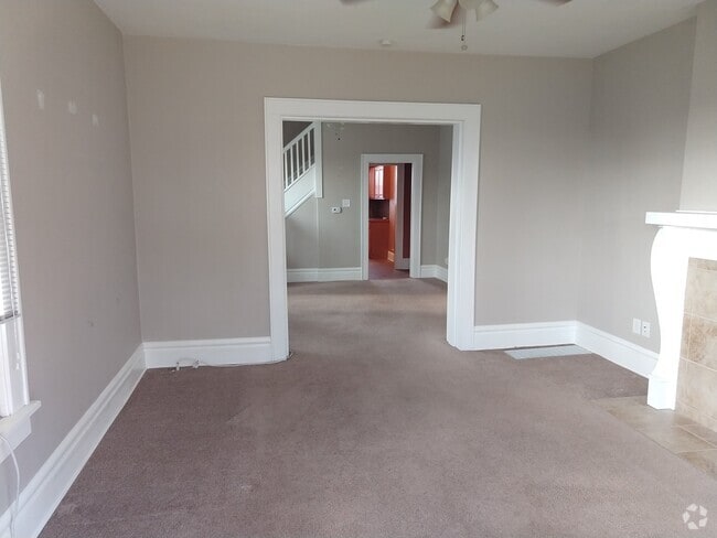 Building Photo - 14 E Lakeview Ave Rental