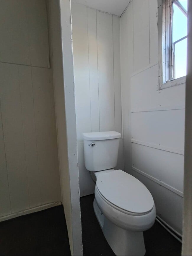 Building Photo - 1435 W King St