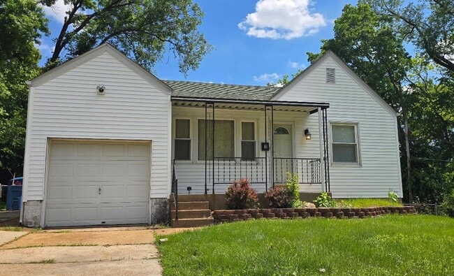 Spacious and Freshly Remodeled in Ritenour... - Spacious and Freshly Remodeled in Ritenour... House