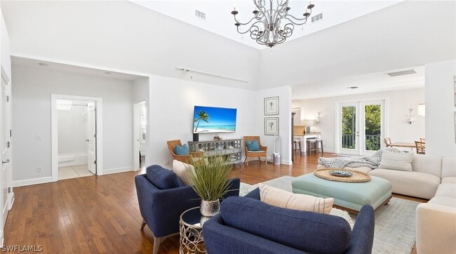 Photo - 877 7th St S