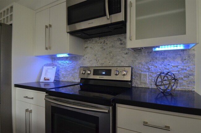 Photo - 5524 Beverly Hill St Unit 2