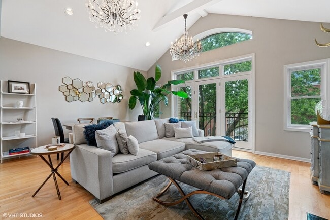 Photo - 840 N Wood St Unit 3