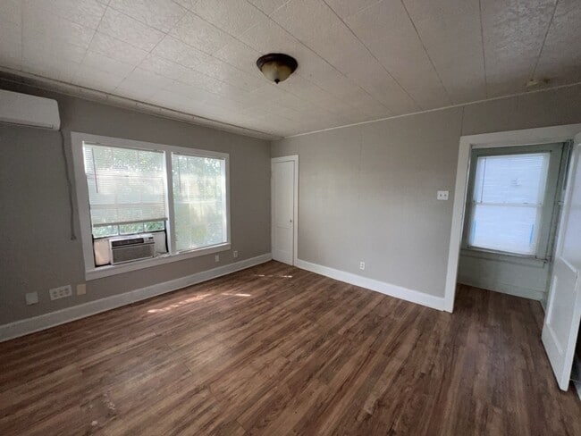 1552 Lombardy St Unit 1552 Lombardy St - Unit 4