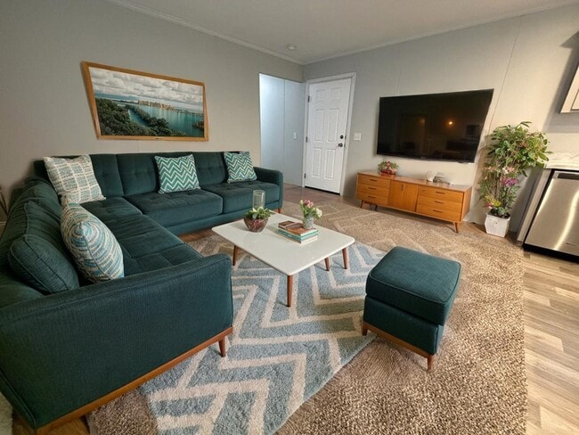 Building Photo - 15368 Dominique Dr