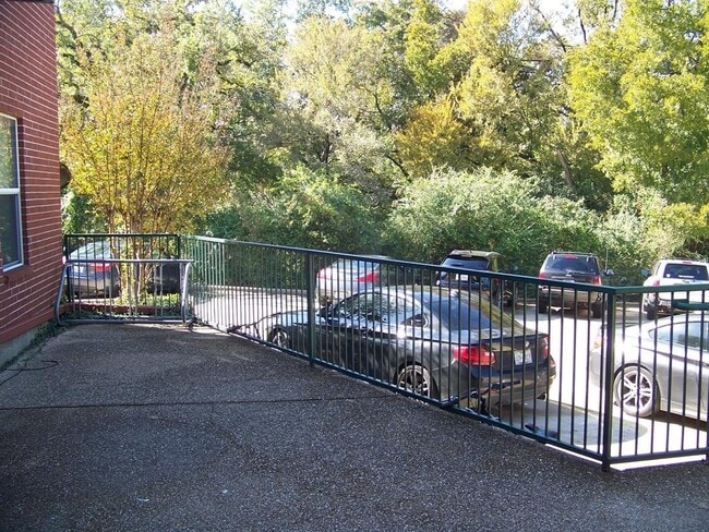 Building Photo - 317 Cherry St Unit G