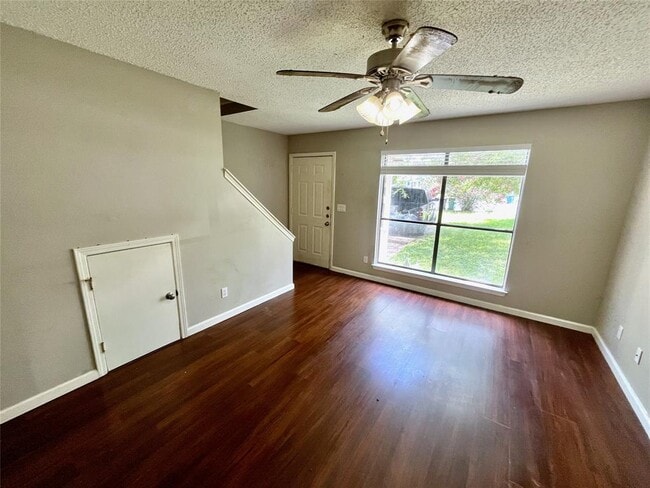 Photo - 112 Hillside Cove