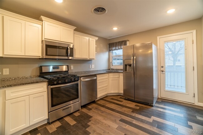 Photo - 204 Hillsdale Dr