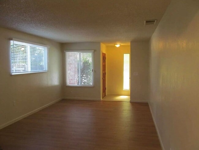 Photo - 1723 Kent St Unidad B