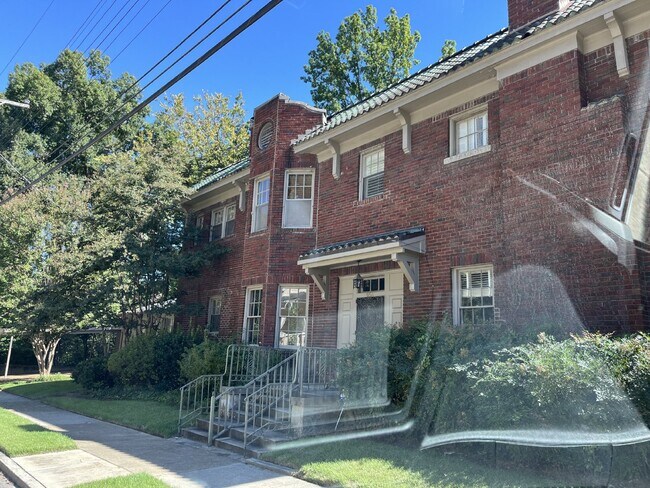 Photo - 654 Anderson St