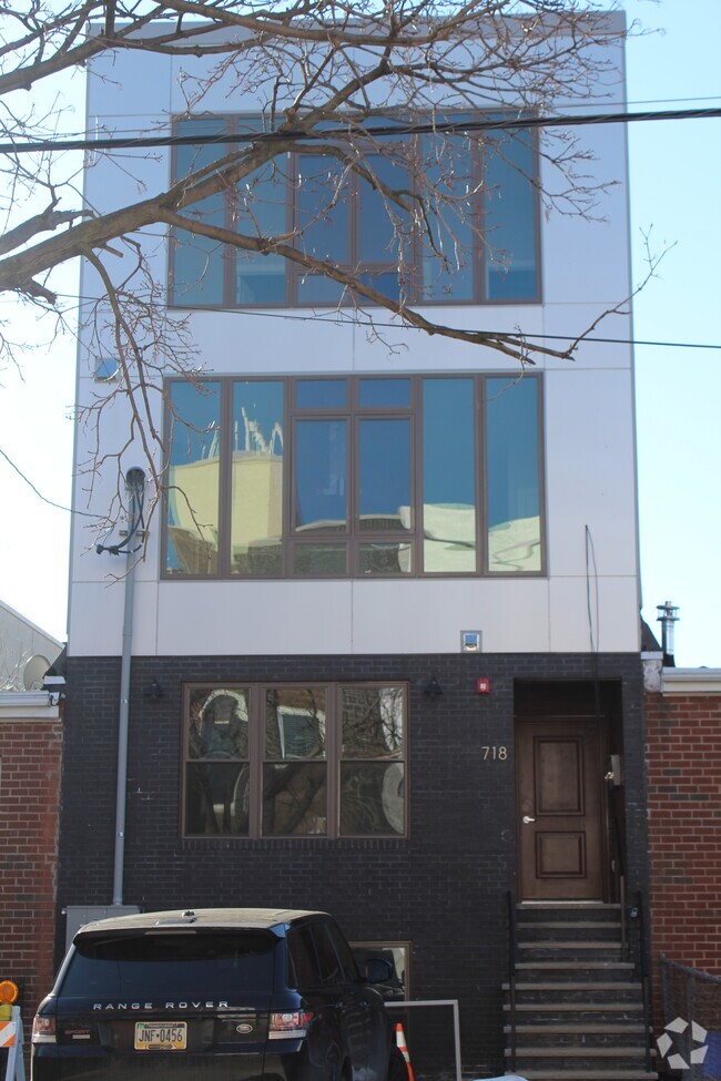 Building Photo - 718 N 19th St Rental