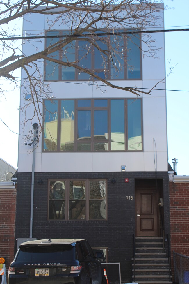 Building Photo - 718 N 19th St Rental