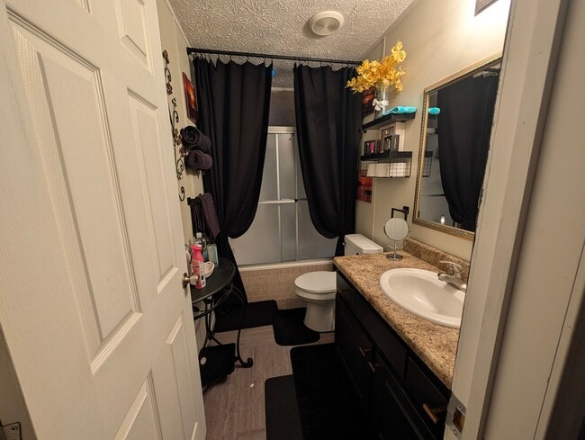 Photo - 438 Dickson Rd