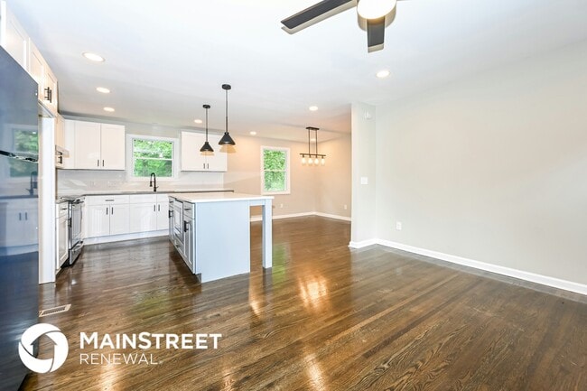 Photo - 4932 Aquatic Rd