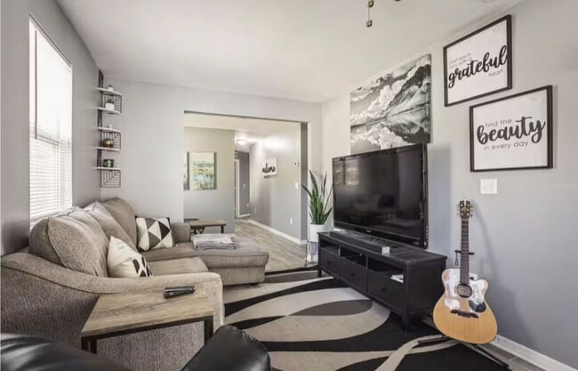 Building Photo - 3615 E Lambright St